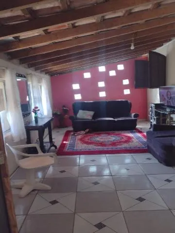 Imagem VENDA DE CASA NO TUPÃ ARUJÁ/SP, com 370m² sendo 2 casas, 03 dormitórios, sala, 02 cozinhas, 02 banheiros, área de lazer c/ churrasqueira. CONSULTE-NOS