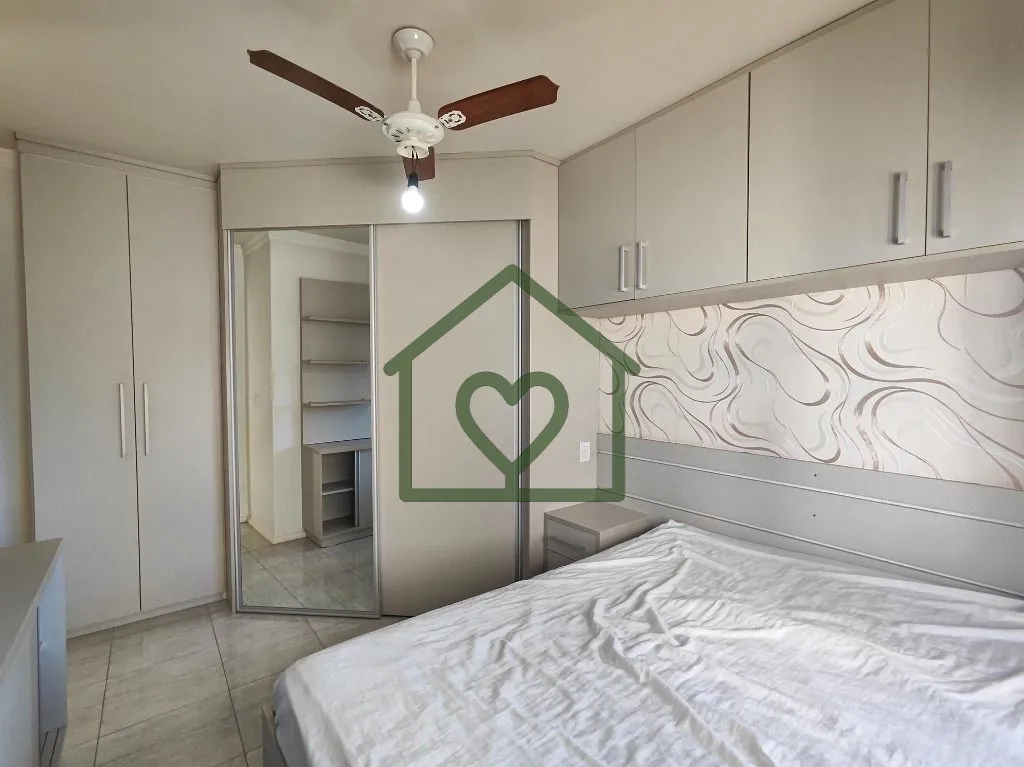 Imagem Apartamento de 3 dormitórios, semi mobiliado, com vaga de garagem no bairro Cavalhada. Living esten...