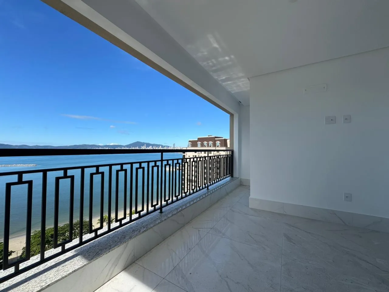 Imagem Apartamento com vista para o mar à venda com 142m2 por R$ 3.250.000,00