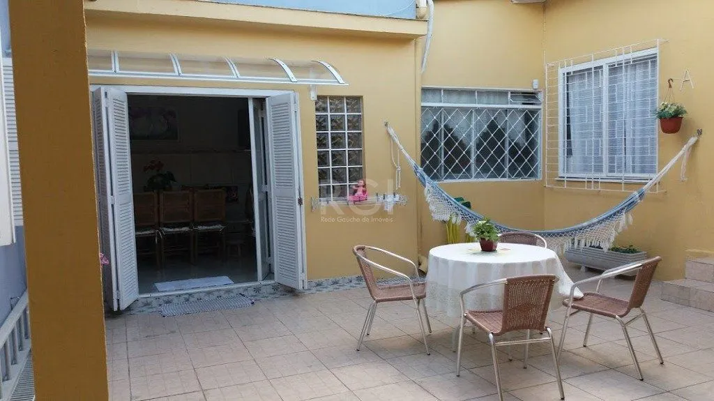 Imagem Casa para Venda - 289m², 4 dormitórios, sendo 1 suites, 4 vagas - Cavalhada