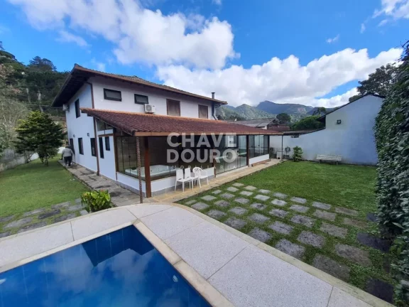 Imagem Casa em condomínio com 4 suítes em terreno plano no Comary!