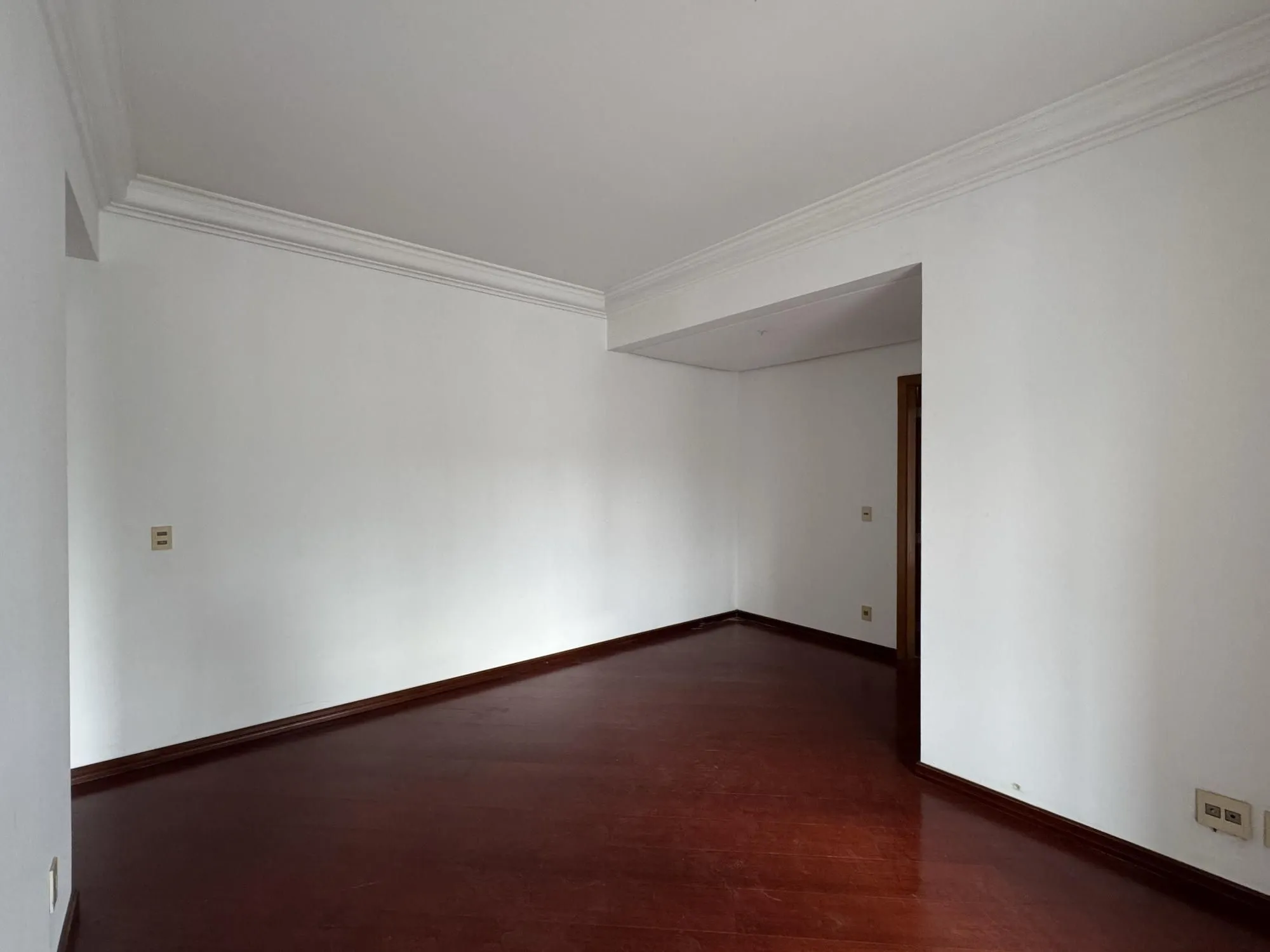 Imagem Apartamento 3 dormitórios com sacada, suíte e vaga de garagem no Menino Deus