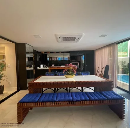 Imagem Casa alto padrão a venda na Av. Priscila Dutra