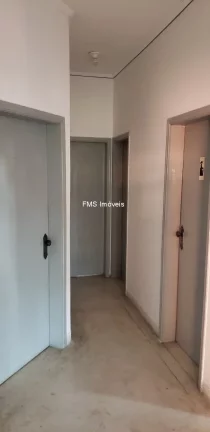 Imagem Casa Comercial para Locação: 8 salas, 2 banheiros, 4 vagas de garagem, 500m² na melhor localização do Campo Limpo, São Paulo-SP.
