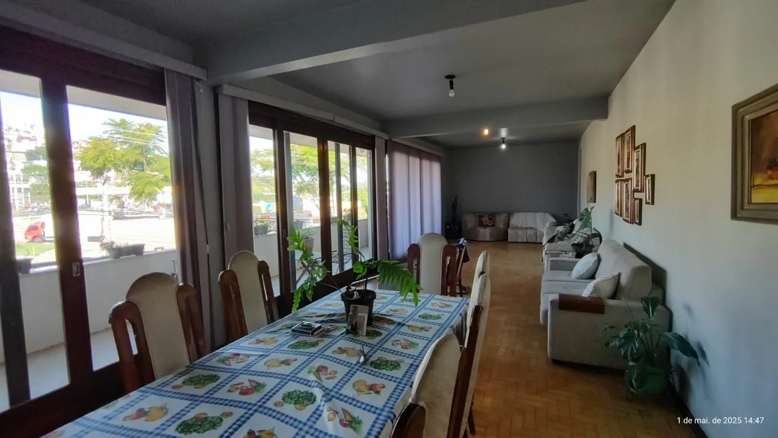 Imagem Apartamento de 4 dormitórios, 2 suítes, sacada, living para 2 ambientes bem amplo.