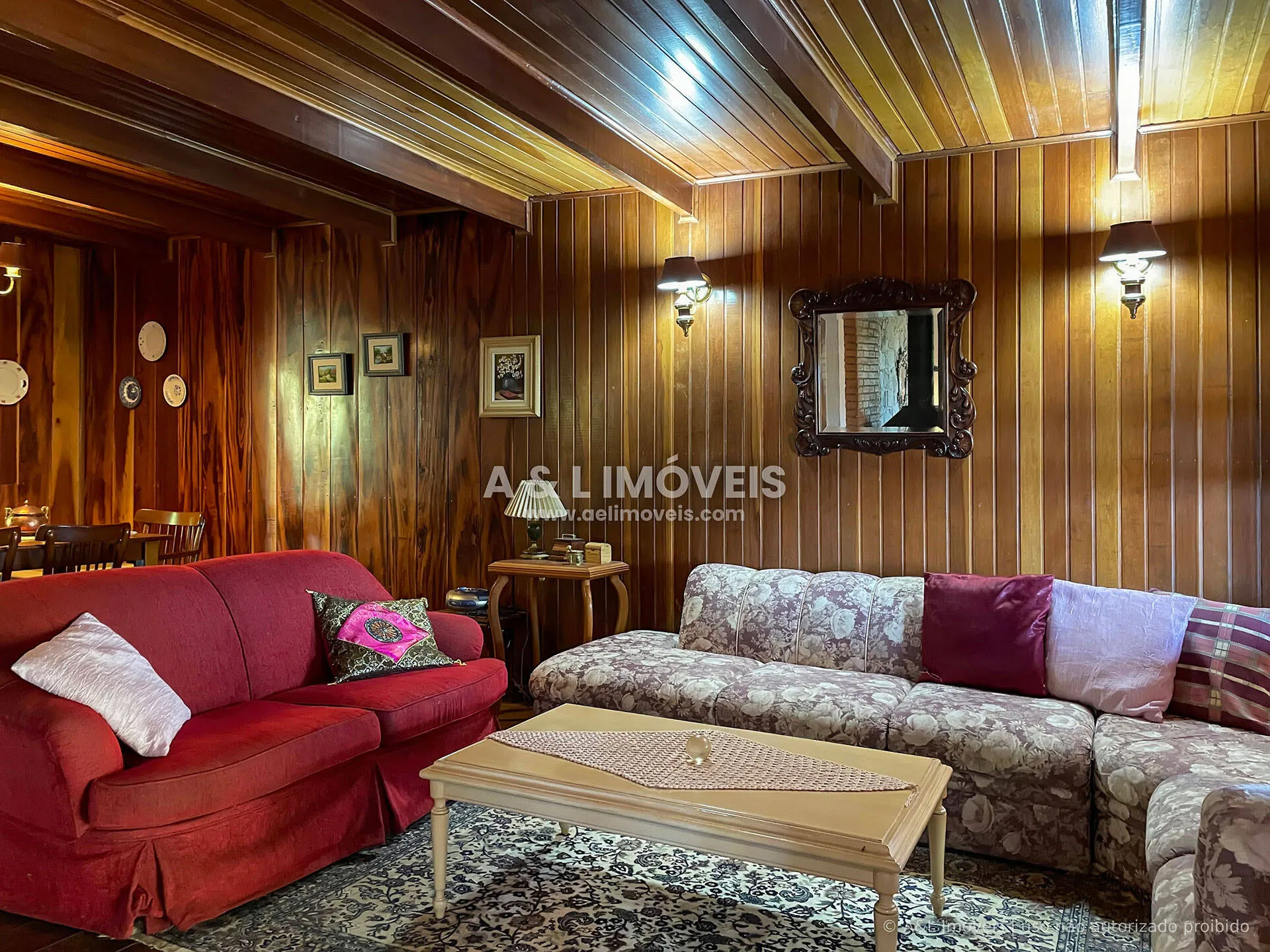 Imagem Casa térrea 3 dorms em Campos do Jordão com lareira de face dupla