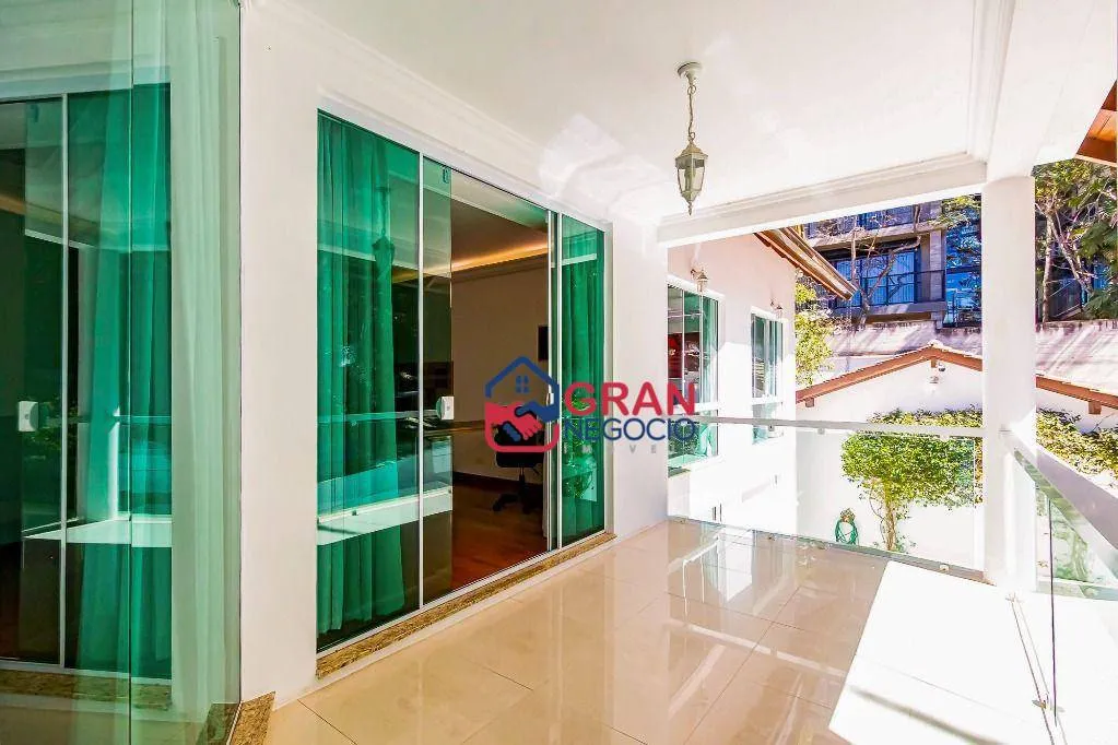 Imagem Casa em condomínio à venda, 4 suítes e 7 vagas
