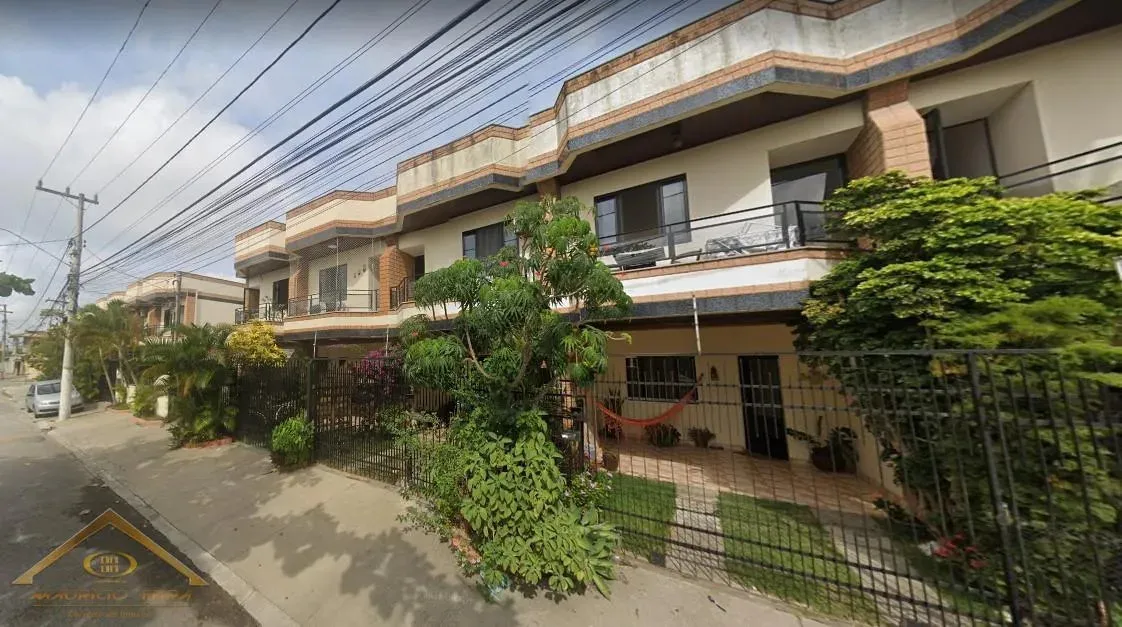 Imagem Casa em Condomínio para Venda em Cabo Frio / RJ no bairro Parque Burle