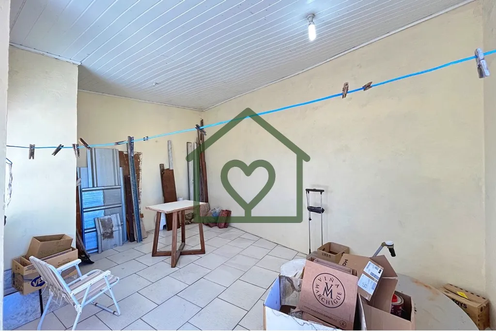 Imagem Casa térrea com dois dormitórios de ótimos tamanhos, sala ampla, cozinha com armários, banheiro ...