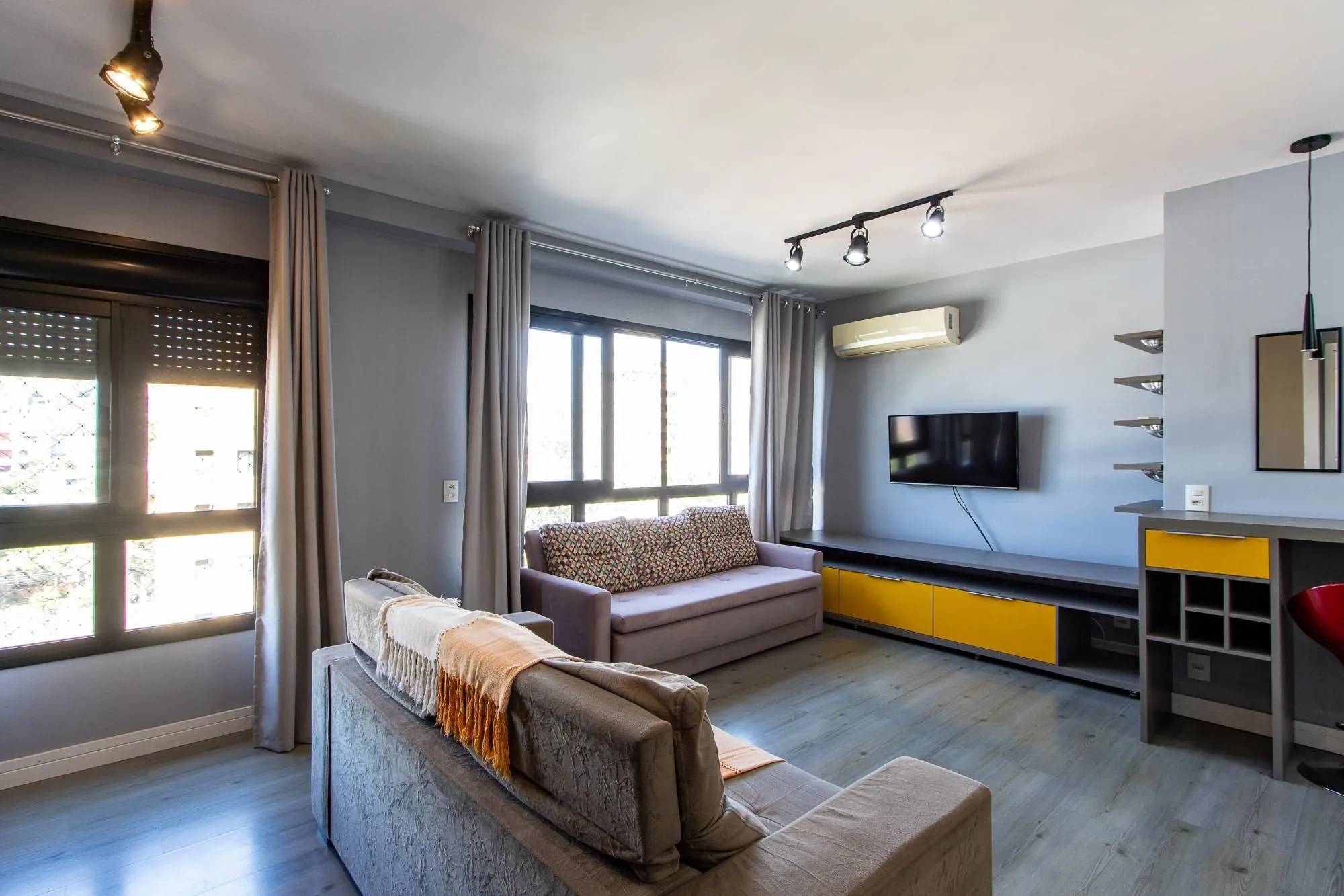Imagem Apartamento com 2 quartos e 65m² à venda em Tristeza, Porto Alegre.