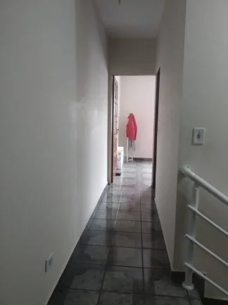 Imagem Sobrado Maravilhoso 240 m² 3 Dormitórios 2 vagas de Garagens Estuda Carro
