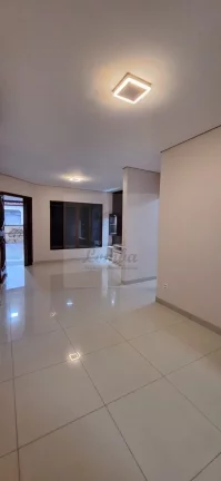 Imagem Imperdível! Casa à venda na Cidade Alta, Cuiabá-MT: 4 quartos, 1 suíte, 2 salas, 4 banheiros, 3 vagas, 182m². Venha conferir!
