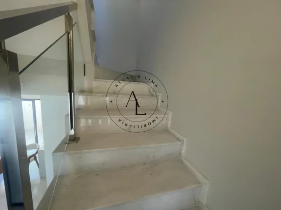 Imagem Casa à Venda com 3 Pavimentos: 3 Dormitórios, Varanda, 2 Cozinhas e 2 Salas