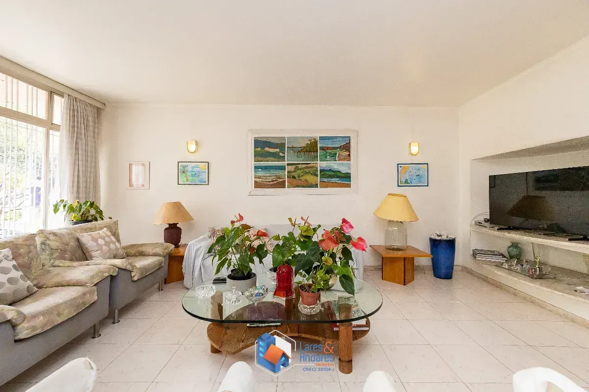 Imagem Sobrado para venda em Vila Madalena com 5 quartos, sendo 2 suítes, 256m²