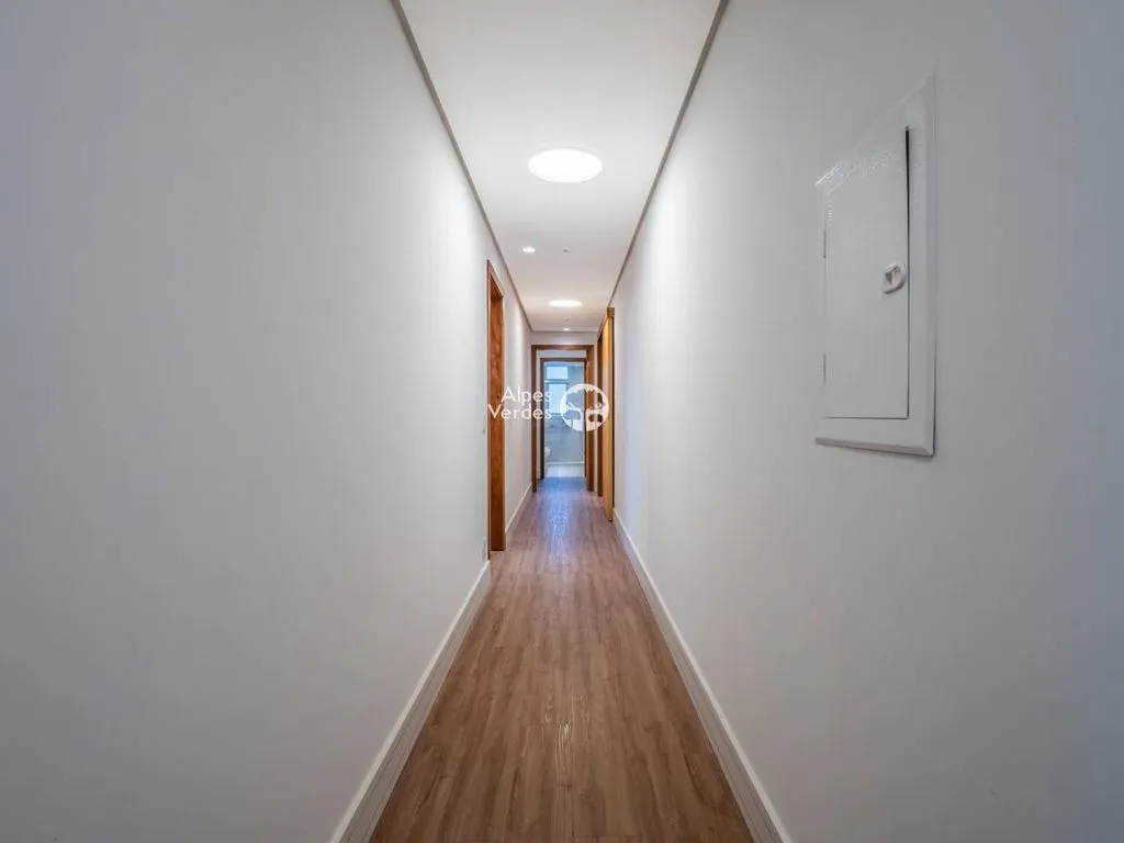 Imagem VENDE-SE APARTAMENTO COM 4 SUITES PROXIMO A RUA COBERTA DE GRAMADO