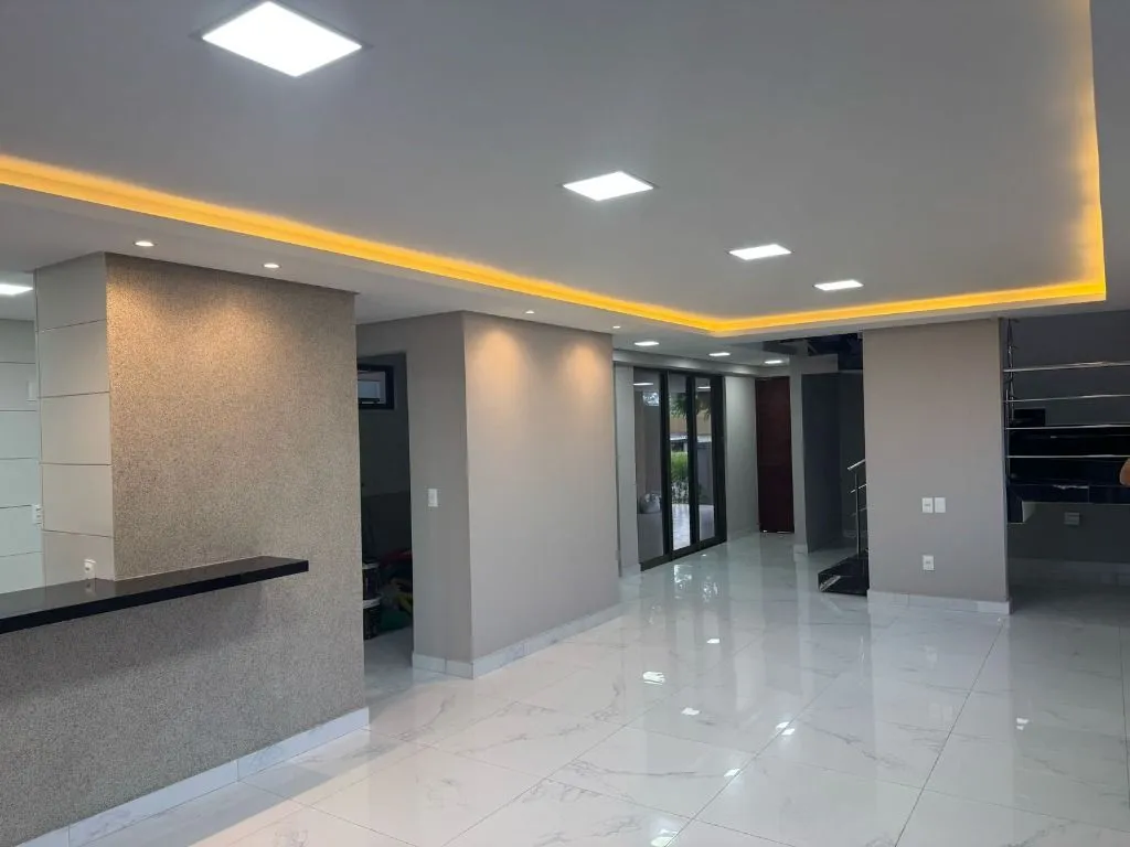 Imagem Casa Nova de Alto Padrão com 4 Suítes, Piscina e Pôr do Sol Exclusivo