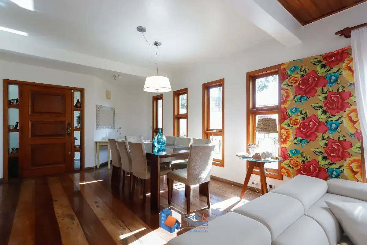 Imagem Sobrado para venda em Chácara Inglesa com 3 quartos, sendo 2 suítes, 304m²