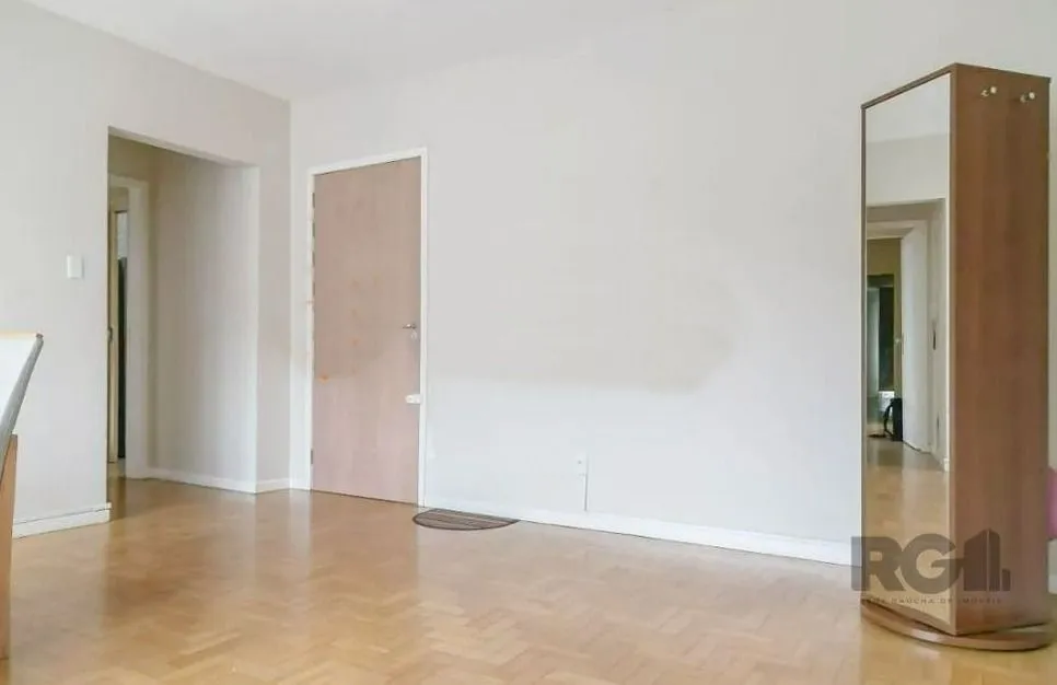 Imagem APARTAMENTO 3 DORMITÓRIOS COM GARAGEM NO BAIRRO FARROUPILHA EM PORTO ALEGRE
