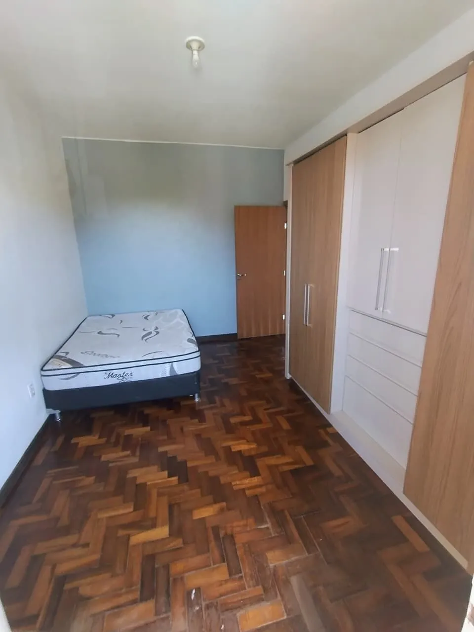 Imagem Ótimo apartamento desocupado de frente para a Redenção- Cidade Baixa