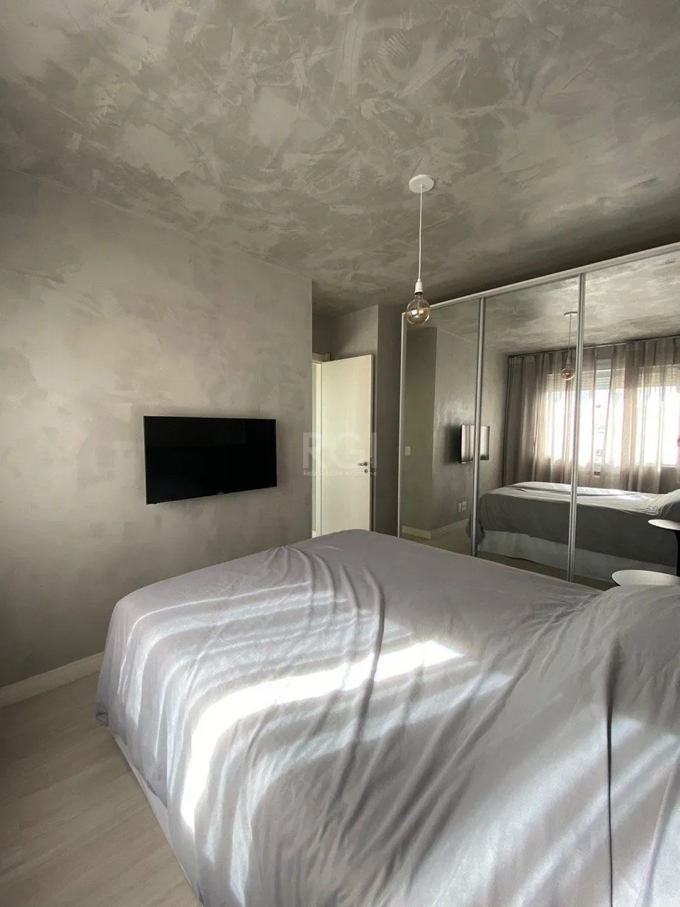 Imagem Apartamento para Venda - 61m², 2 dormitórios, 1 vaga - Passo da Areia