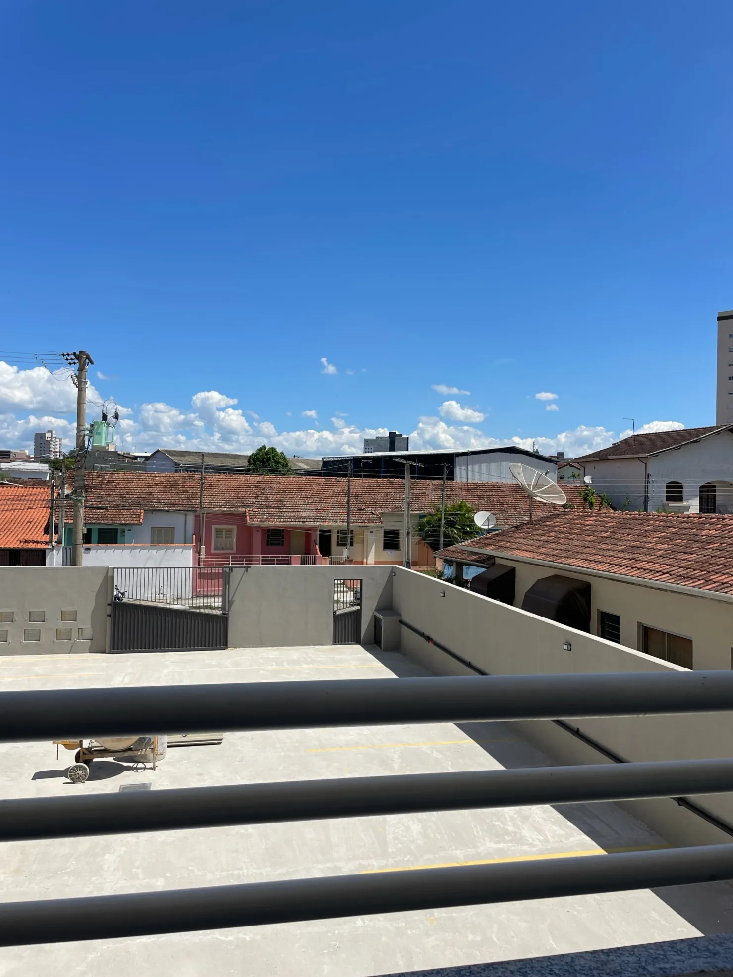 Imagem Apartamento dois dormitórios com suíte e sacada à venda, ótima localização, Bosque da Princesa, Pindamonhangaba, SP