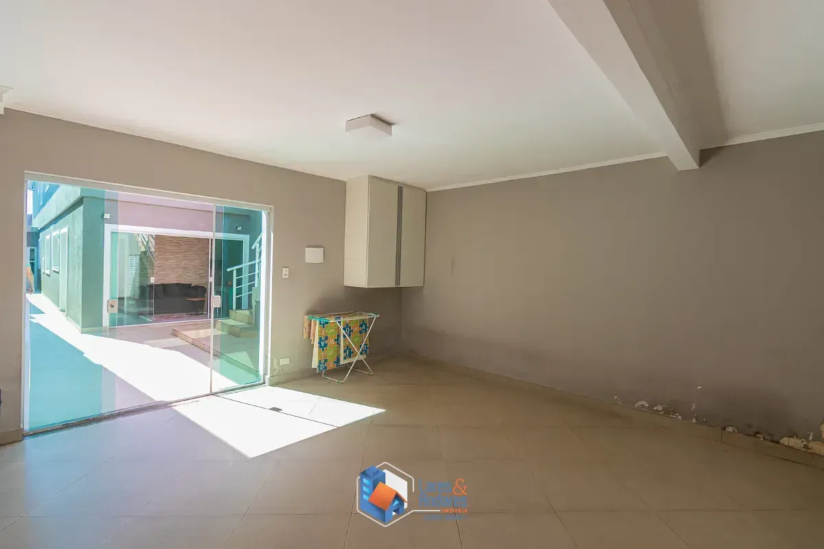 Imagem Casa para venda em Vila Dom Pedro I com 3 quartos, sendo 3 suítes, 223m²