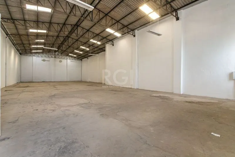 Imagem MÁFFER IMÓVEIS ALUGA - DEPÓSITO / PAVILHÃO NO 4º DISTRITO Rua Comendador Coruja, 131 - Floresta | Porto Alegre/RS Área privativa: 502 m² Com estacionamento frontal