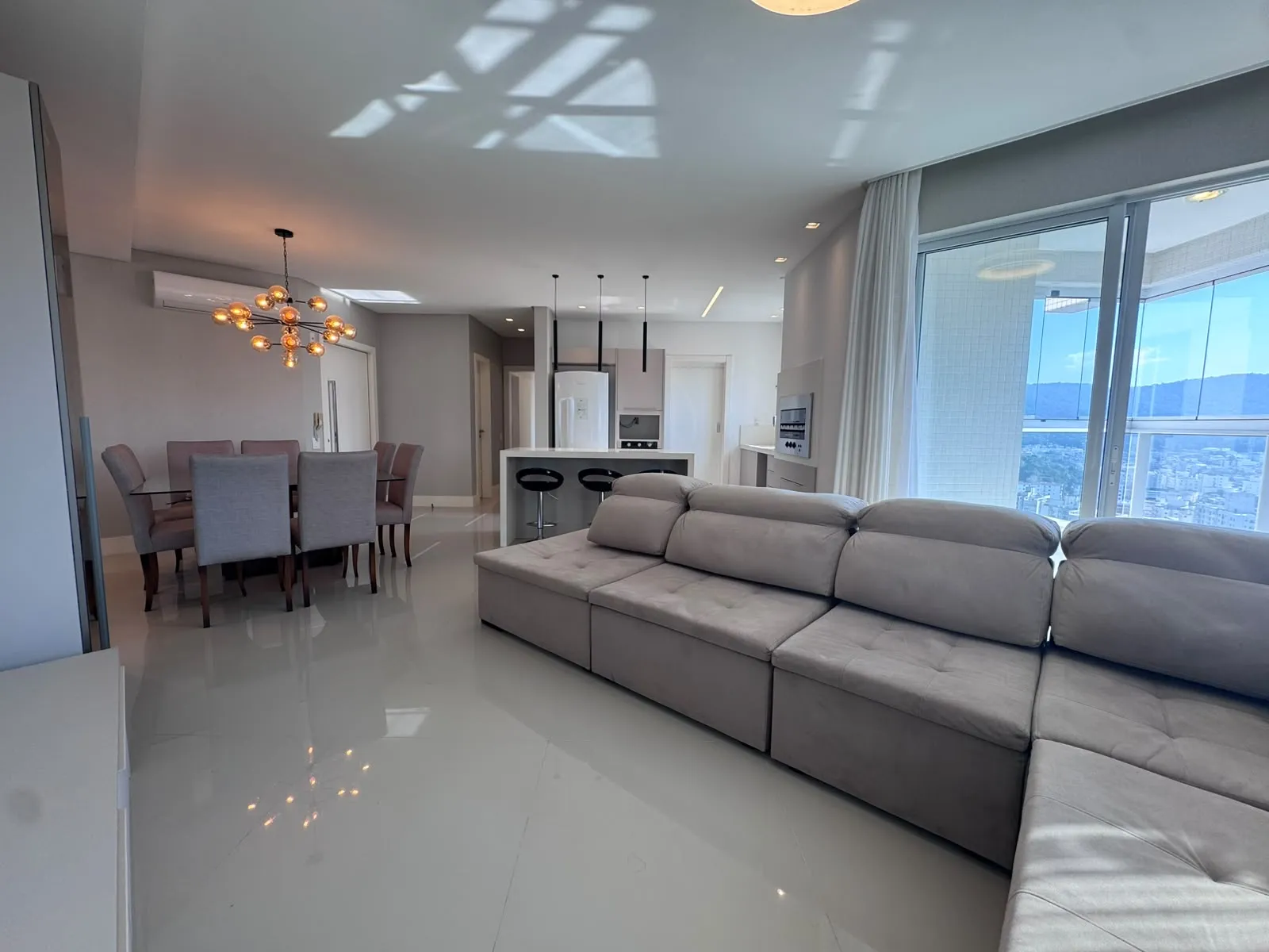 Imagem Apartamento com vista para o mar à venda com 129m2 por R$ 2.690.000,00