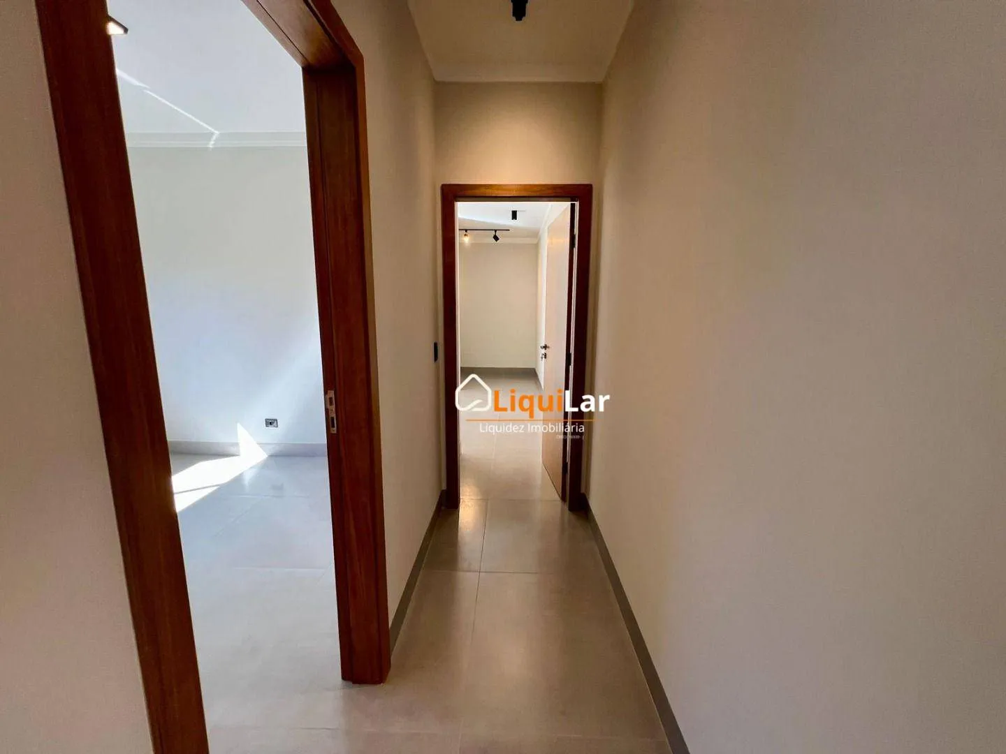 Imagem Casa de Alto Padrão no Carandá Bosque com 3 Suítes, Piscina Aquecida e Amplo Quintal
