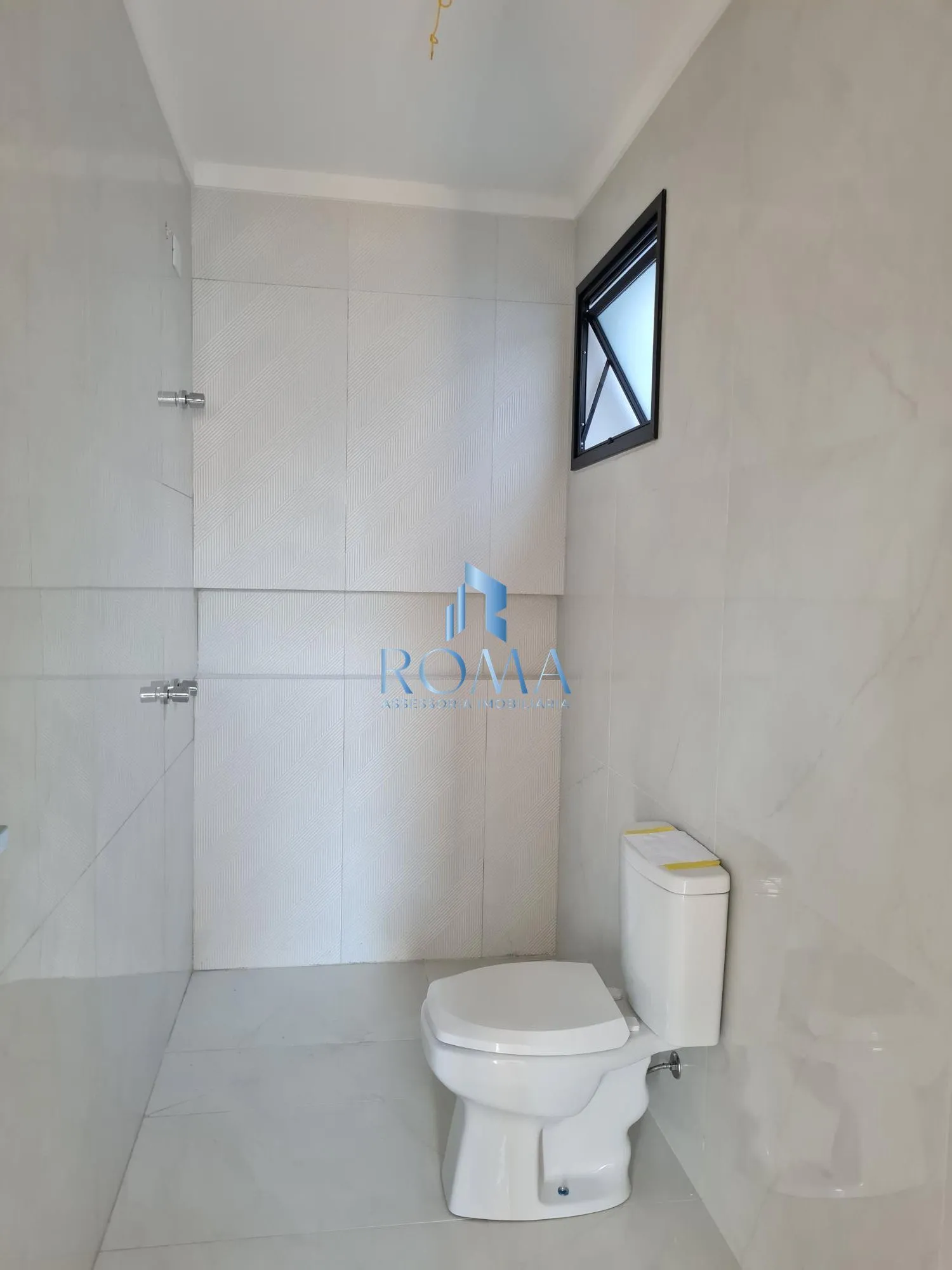 Imagem CASAS DOIS PISOS 03 DORMITÓRIOS E PÁTIO!!