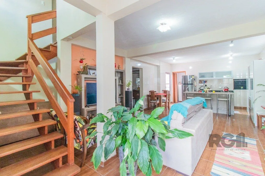 Imagem Casa com 3 dormitórios e 3 vagas no bairro Santa Tereza
