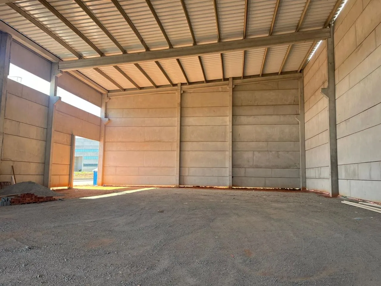 Imagem Galpão industrial em condomínio para locação em Sorocaba-SP, bairro Iporanga, com 2.096,00 m² de área.