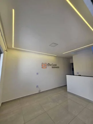 Imagem Sobrado com 3 dormitórios à venda, 100 m² por R$ 570.000,00 - Maracanã - Praia Grande/SP
