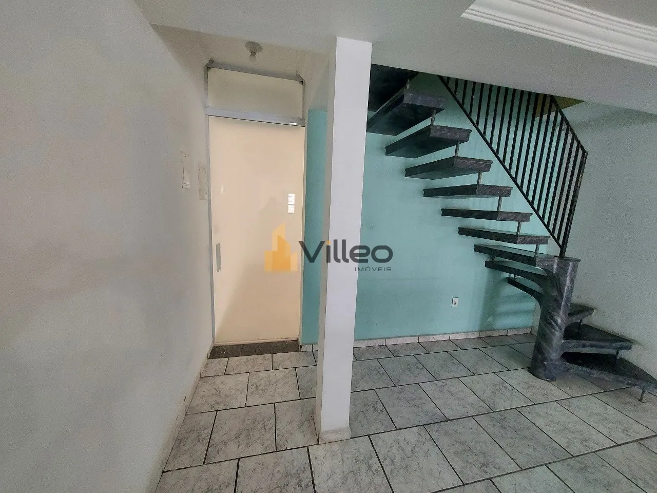 Imagem Localizada na Avenida Doutor Ulisses Guimarães, 2020 - Jardim Santo André 2, esta ampla casa comer...
