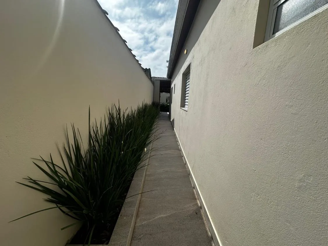 Imagem CASA NOVA COM PISCINA, 02 DORMITÓRIOS E DISPONÍVEL PARA VENDA E LOCAÇÃO LADO PISTA NA VILA ATLÂNTICA EM MONGAGUÁ