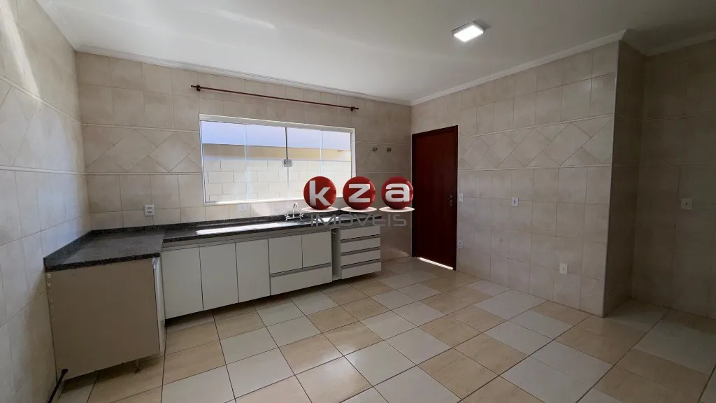 Imagem Casa térrea em Condomínio Residencial Maria Regina, Valinhos-SP: 3 quartos, 1 suite, 2 salas, 3 banheiros, 2 vagas, 222m².
