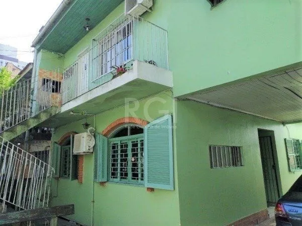Imagem Casa sobrado no bairro Petrópolis de 4 dormitórios