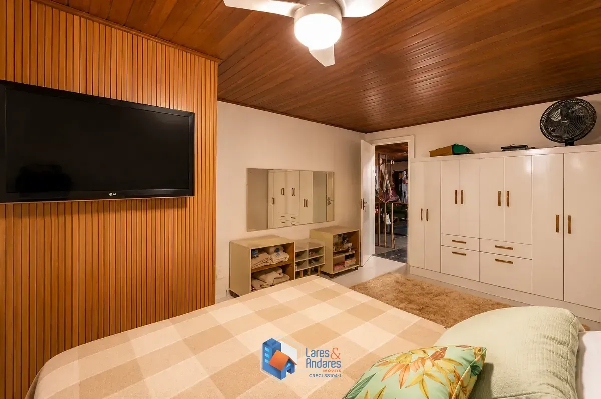 Imagem Sobrado para venda em Vila Guarani (Z Sul) com 4 quartos, sendo 1 suíte, 415m²