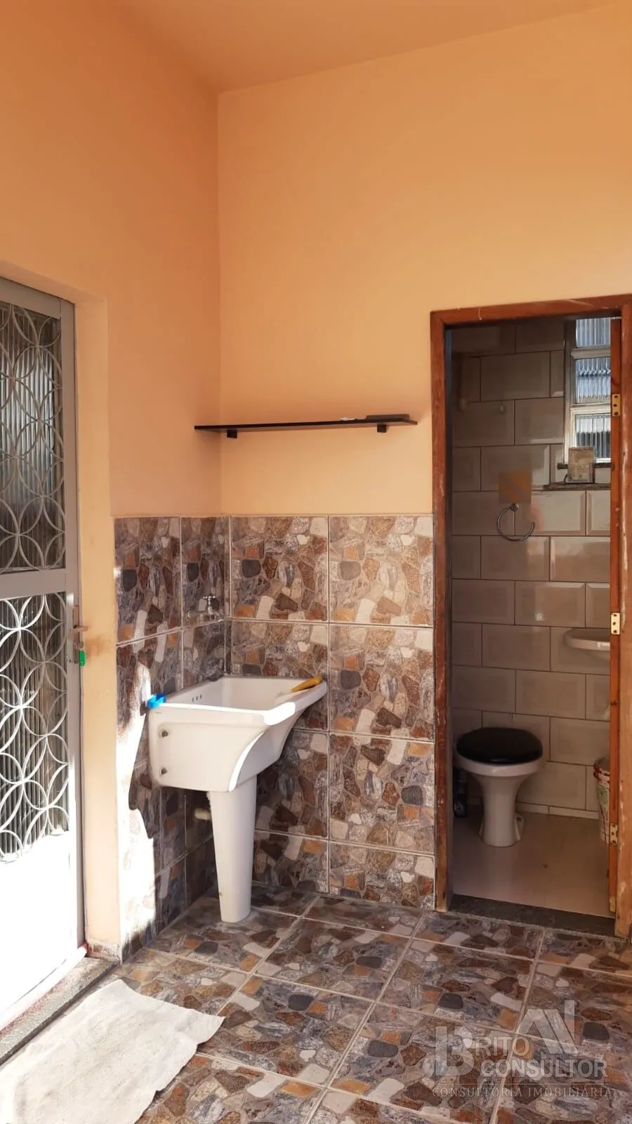 Imagem Casa com 2 Qts, Quintal, 3 Vagas ou mais, em Trindade, São Gonçalo/RJ