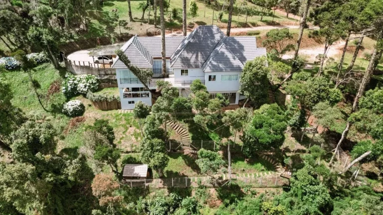Foto do imóvel Casa de Condomínio, Alto Boa Vista - Campos do Jordão em Av. Alto Boa Vista