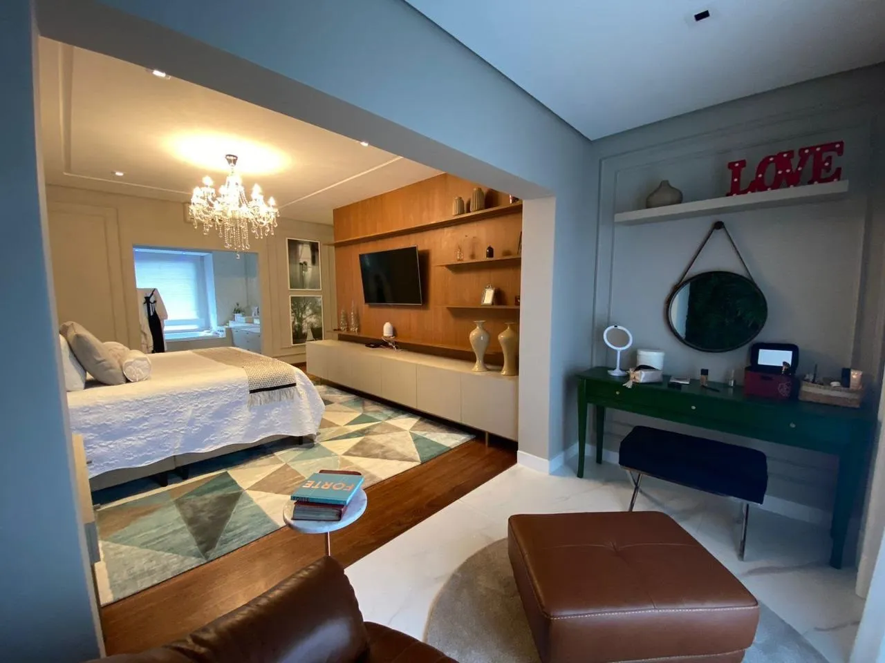 Imagem Casa de Luxo em Condomínio: 4 Quartos, 4 Suítes, 3 Salas na Chácara Santa Maria - Votorantim-SP (811m²)