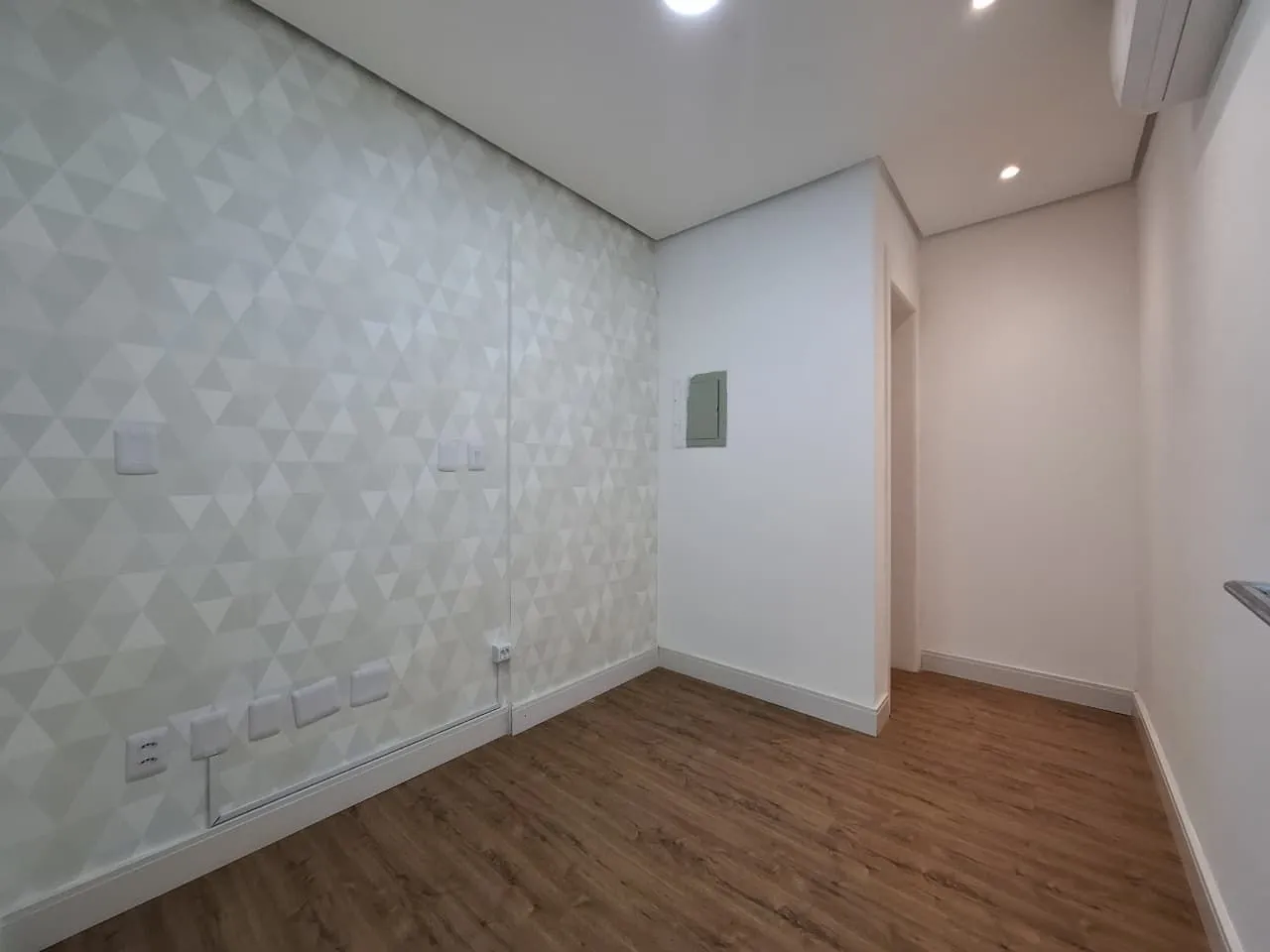 Imagem Sala comercial à venda em Porto Alegre, Auxiliadora, 35.56m2