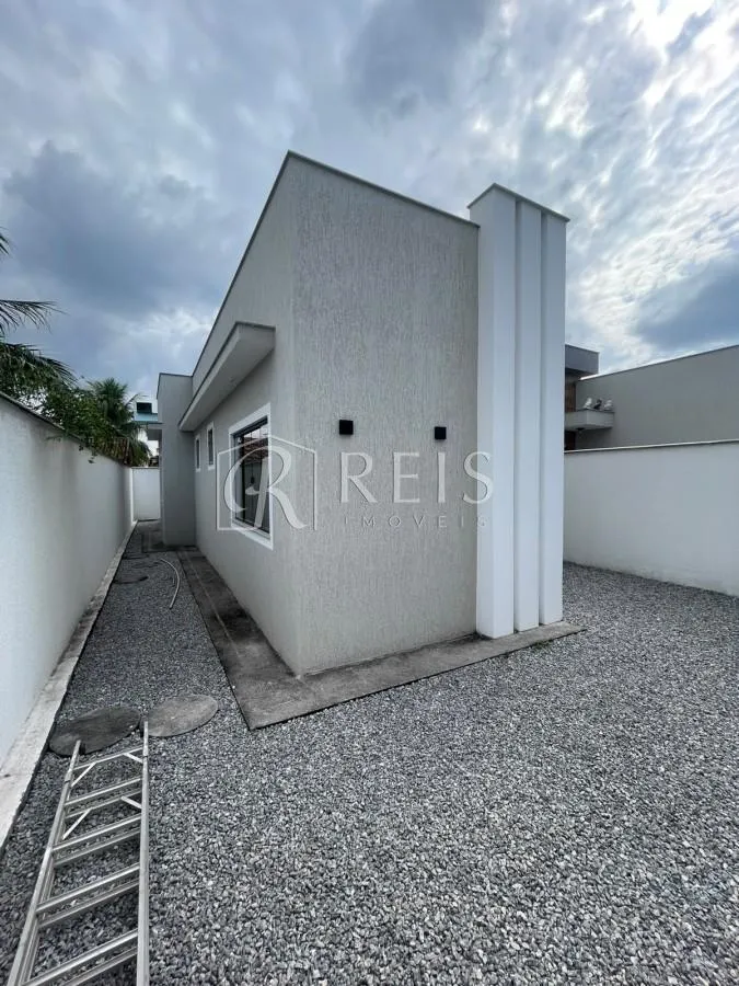 Imagem Casa para Venda em Rio das Ostras, Atlântica, 3 dormitórios, 1 suíte, 2 banheiros, 1 vaga