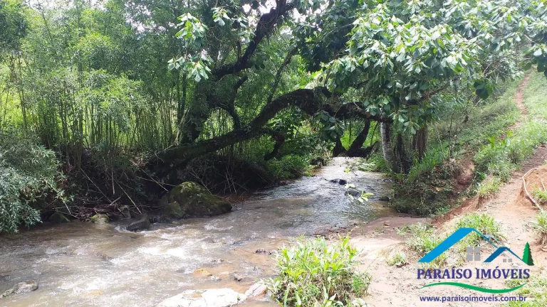 Imagem Paraíso Ecológico: Terreno com Nascente Própria e Vista Panorâmica.