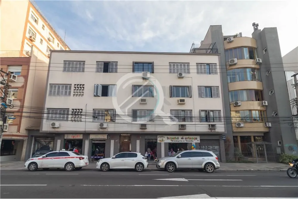 Amplo Apto. de 1 quarto com área de serviço, prédio com Elevador e Portaria com tag. Perto de tod...
