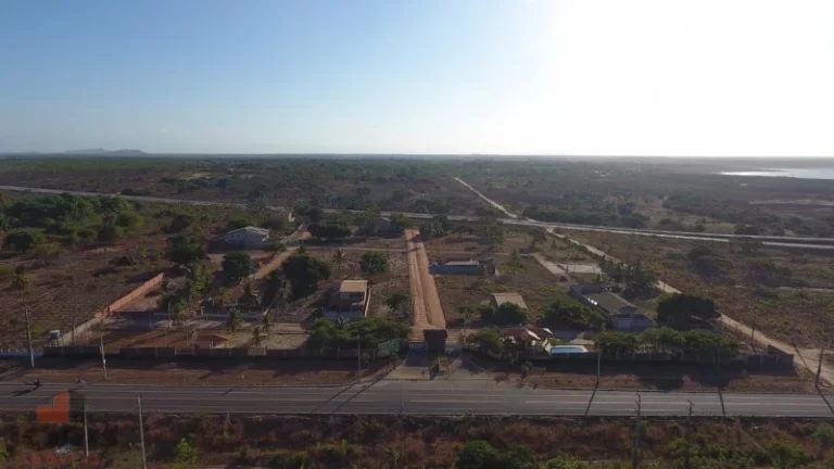 Imagem Terreno em Condomínio a Venda no bairro Centro - Cascavel, CE