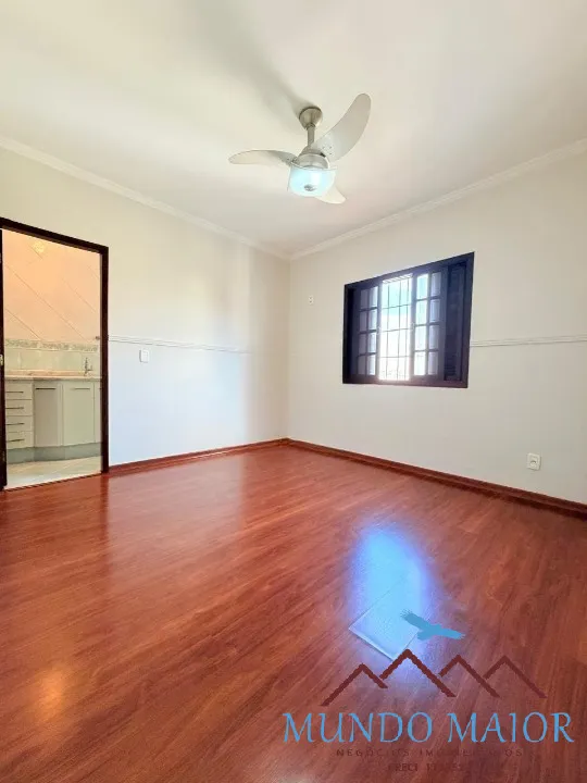 Imagem OPORTUNIDADE ÚNICA! SOBRADO 280M² PRONTO PARA MORAR - 3 SUÍTES + ESCRITÓRIO