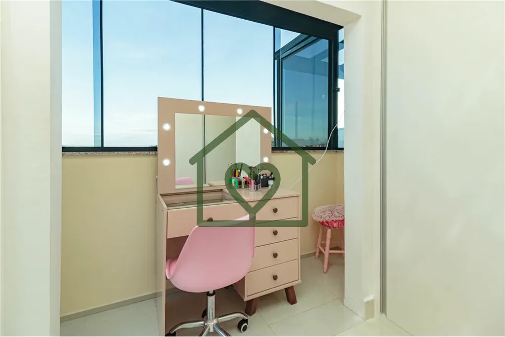 Imagem Apresentamos um excelente duplex residencial à venda em Santa Tereza, Porto Alegre, localizado na v...