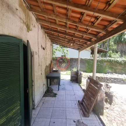 Imagem TRES CASAS EM UM TERRENO DE 700 MT COM ACESSO PARA O RIO. ENTRADA CONJUNTA PARA GARAGEM, PELA RUA