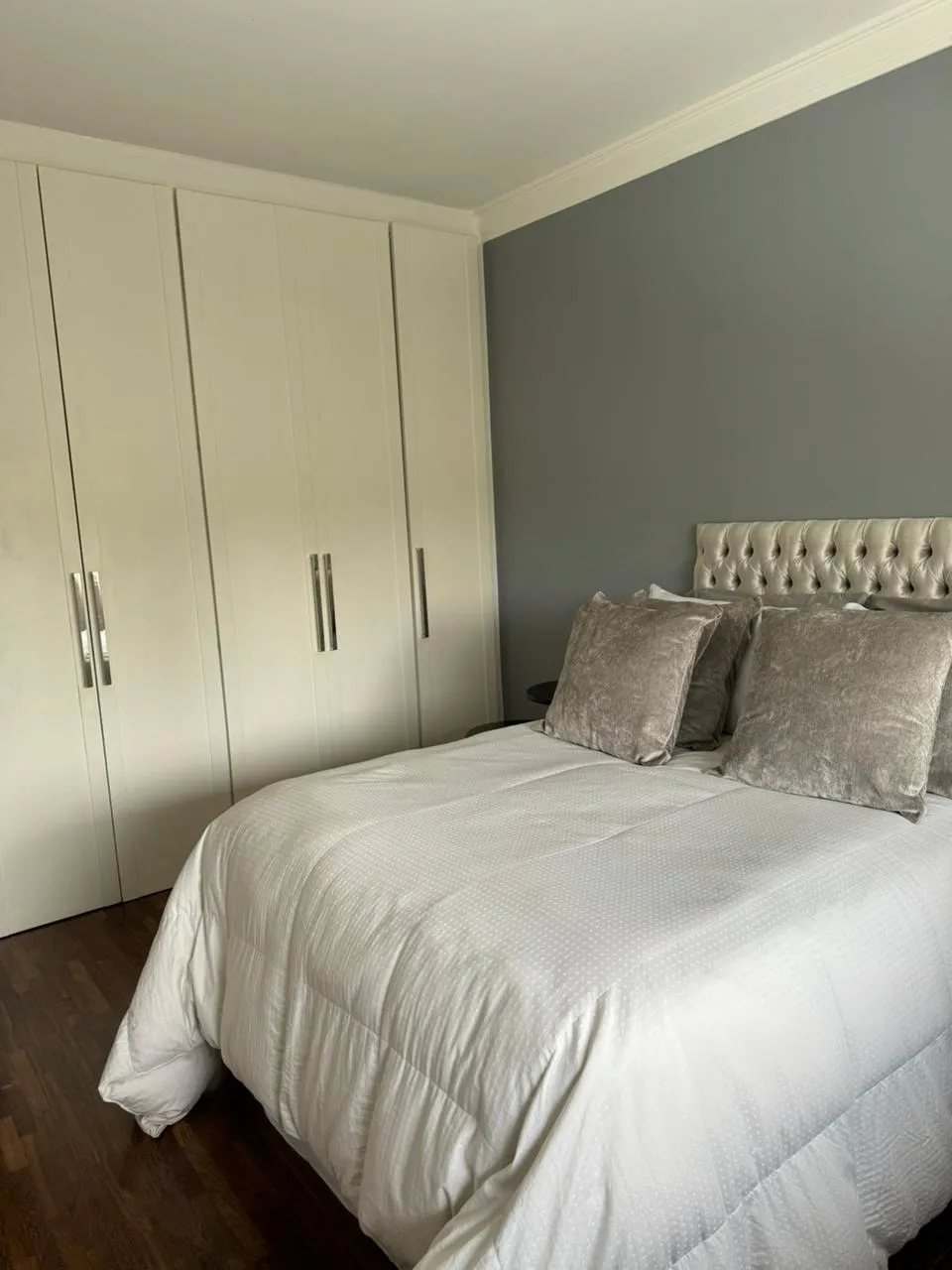 Imagem Casa de alto padrão para locação em Alphaville Residencial Dois, Barueri-SP: 4 quartos, 4 suítes, 3 salas, 4 banheiros, 3 vagas, 520m².